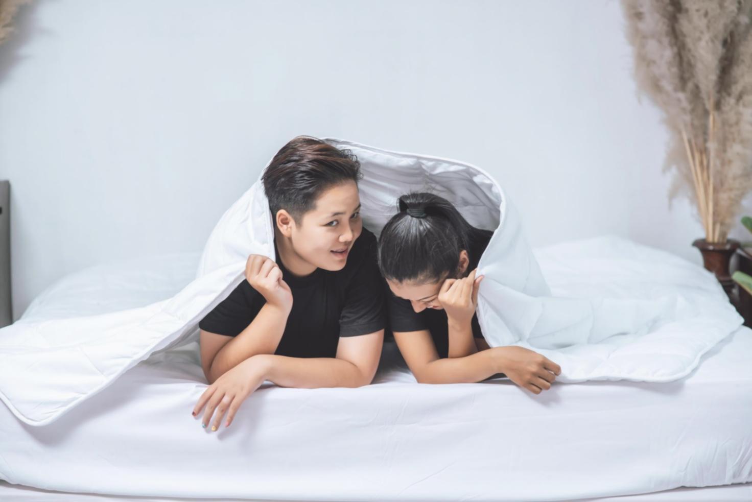 Famiglia che pianifica insieme le attività settimanali